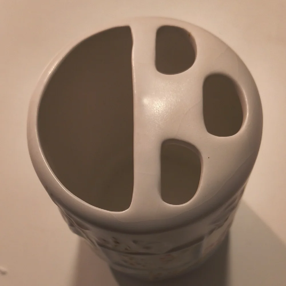 Serene Beginnings Toothbrush Holder